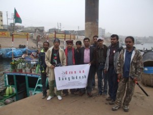সকল ভ্রমণসঙ্গীরা একসঙ্গে